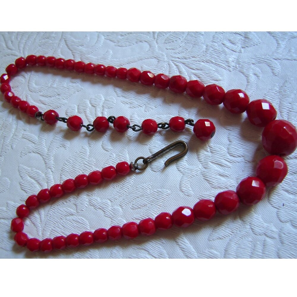 Vtg Dark Cherry Red Faceted Bead 13.5-15.5" Choker Necklace, Czech(?) Glass E58 - Picture 6 of 9